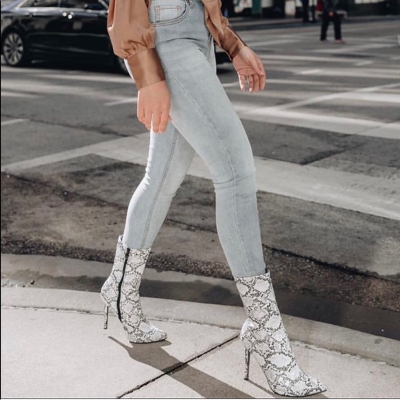 New Steve Madden Whimsy Snakeprint Booties - Picture 2 of 8